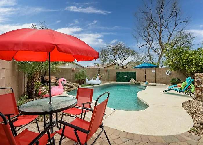 Chic Poolside Oasis - Karaoke - Bbq - Games *
