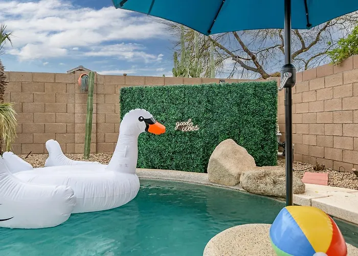 Chic Poolside Oasis - Karaoke - Bbq - Games * Phoenix